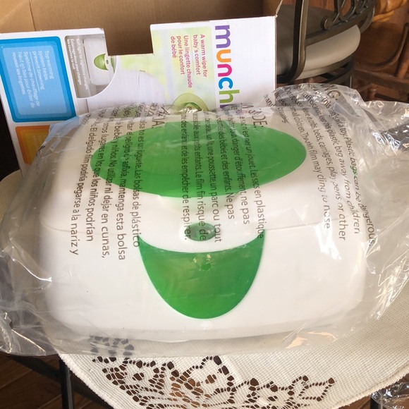 Munchkin wipe warmer w/ nightlight $25!! Great price (orig $32) - Picture 6 of 8